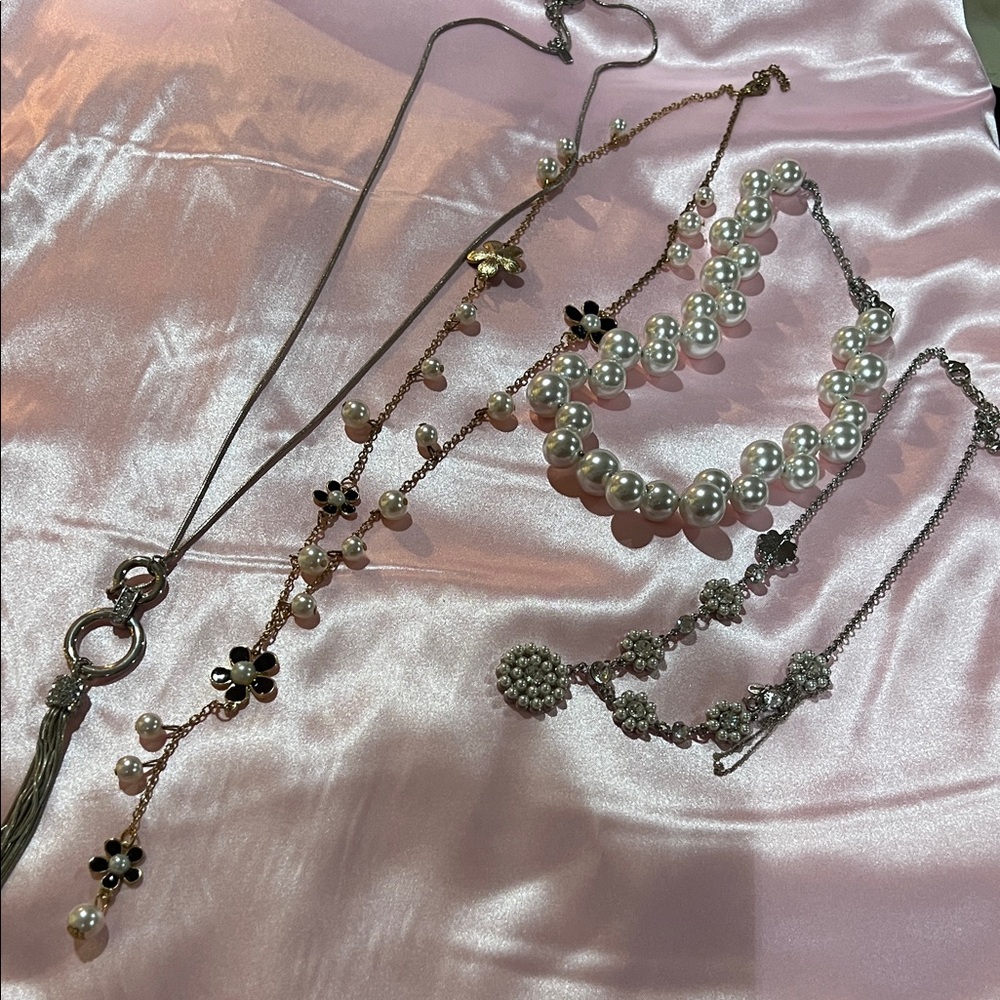 Elegant Silver and Pearl Necklace Set
